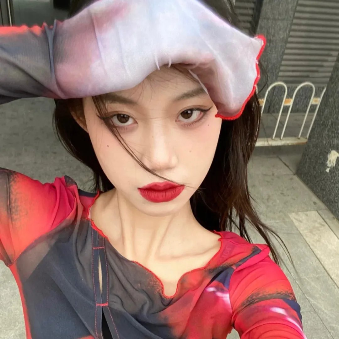 落在香杉树的雪花